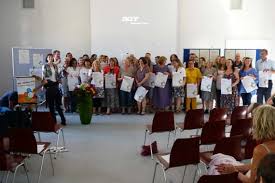 Das geld für die „stelle ist bewilligt und verfügbar, leider findet sich niemand, der den job. Ehrung 2013 Die Familienfreundliche Schule