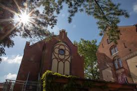 Halbberlin ist eine generationenübergreifende „linke hamburger rockband mit kritischer haltung zum weltgeschehen. Home Bodelschwingh Haus