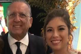 Galvão Bueno presta homenagem de aniversário comovente à neta, Vicky, pelos  27 anos