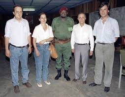 João soares was born on august 29, 1949 in lisbon, portugal as joão barroso soares. Jonas Savimbi Posa Com Joao Soares Teresa Ricoh Antonio Maria Pereira E Armando Vara Durante O Vii Congresso Da Unita Diamante Bruto Antonio Recordacoes