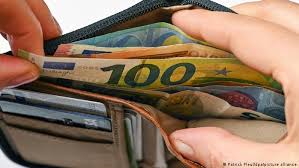 Inflacja w ujęciu rocznym wyhamowała z 1,2% do 0,9%. Inflacja W Niemczech Konsumenci Siegaja Glebiej Do Kieszeni Niemiecka Gospodarka Fakty Analizy Dane Prognozy Dw 01 06 2021