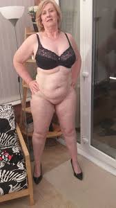 Karen Castle Bromwich Mature stripping | MOTHERLESS.COM ™