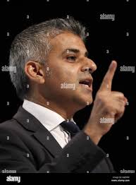 Head shot headshot speaking mangdm hi-res stock photography and images