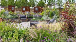 The Rnib Community Garden Designed By Steve Dimmock And Paula Holland Silver Medal Winner B Garden Design Community Gardening Hampton Court Palace Gardens