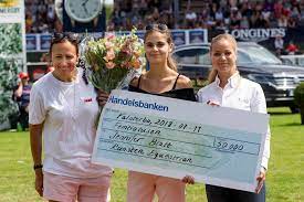 Lisen bratt fredricson er en svensk rytter som spesialiserer seg i sprangridning. Runstens Stipendium Till Jennifer Bratt Ridsport