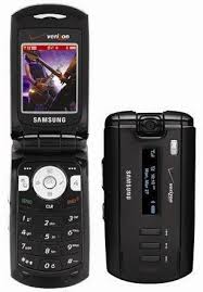 Samsung S Newest Cdma Transmission Phone The Samsung Sch A930 Was On Display At The Consumer Electronics Show Ces Prepaid Phones Verizon Phones Flip Phones