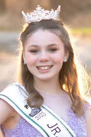 Delilah Mendoza's Instagram, Twitter & Facebook