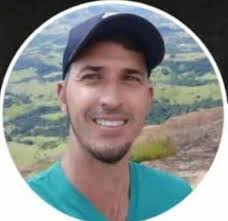 Com pesar, comunicamos o falecimento...