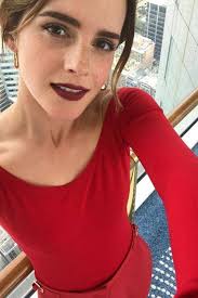 Aunque es bellísima, Emma Watson decepcionó a muchos con su nuevo corte de  pelo, ya que no le favoreció mucho. Checa aquí su look y cuéntanos qué te  parece, FOTOS: http://bit.ly/2AH2QAl