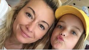 Jednak zanim ich drogi się zeszły dziewczyna przeżyła wiele ciężkich chwil. Adoptowana Corka Martyny Wojciechowskiej Przyleciala Do Polski W Koncu Pozna Swoja 10 Letnia Siostre