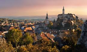 Sociální služby, příspěvek na péči. Mikulov Czech Republic 1400x840 Villageporn
