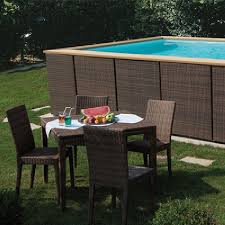 Un altro suggerimento per arredare il proprio giardino low cost è di isolare una piccola area e creare una copertura sotto la quale ripararsi in caso di troppo sole o in caso di pioggia. Arredo Giardino E Piscine