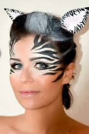 Hier Wird Das Skelett Nur Auf Die Halfe Des Gesichts Geschminkt Animal Makeup Zebra Makeup Zebra Costume
