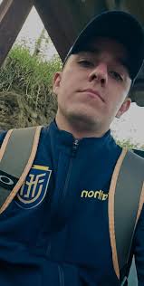 Prompt Foto De Cima No Elevador