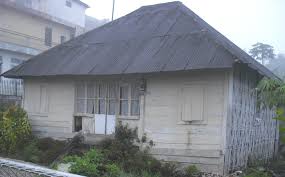 Salah satunya adalah sebagai pembatas dengan area lahan milik orang lain. Rumah Antik Di Bukit Sepanjang Jalan Kehidupan