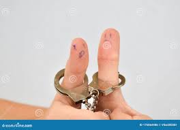 拘留. 手指的袖扣库存照片. 图片包括有束缚, 手铐, 罪状, 微型, 自创, 锁定, 合法, 监狱- 176064486