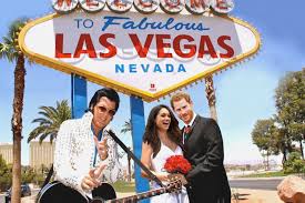 Die roten sandsteinformationen des valley of fire bilden eine spektakuläre kulisse für eine romantische hochzeit in las vegas. Der Postillon Royal Wedding Nach Spontaner 20 Hochzeit In Las Vegas Abgeblasen