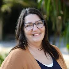 Dawn Bond's Instagram, Twitter & Facebook