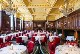 Savoy hotel ligger i london, 1,5 km fra saint paul's cathedral, og byder på en indendørs pool. Getranke Und Speisen In London Best Bars Restaurants The Savoy