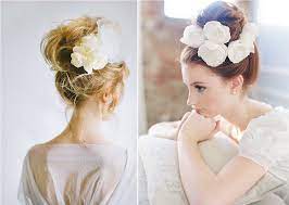 10 Idees De Chignons Fleuris Comme Coiffure De Mariee Chignon Haut Mariage Coiffure Mariage Coiffure Mariee