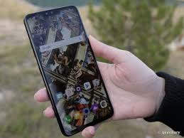 In a world where the lg g7 hasn't garnered the mind share of samsung's galaxy s9+, that leaves the v40 in a tough spot considering how much it shares with lg's attempt from earlier in the year. At T Lg V40 Thinq Review The Flagship Smartphone With 5 Cameras Geardiary