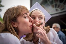 MVRHS ဘွဲ့ရများသည် အတိတ်ကို ဂုဏ်ပြုကြပြီး အနာဂတ်ကို မျှော်ကြည့်ကြသည်