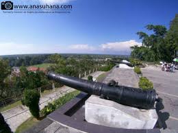 Sudah tahu 10 tempat bersejarah proklamasi indonesia? Tempat Menarik Di Kuala Selangor Bukit Malawati Ana Suhana