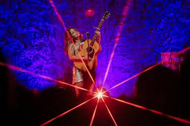 Addresses the issues of immigration and police shootings of black men, as they've unfolded in. Maren Morris Releases Protest Song Better Than We Found It Pm Studio World Wide Music News