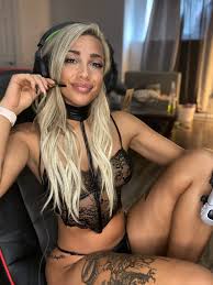 TW Pornstars - Melisandre 🦋. Twitter. Come play with me on onlyfans naked  porn adultwork ContentCreator. 4:26 AM - 24 Oct 2021