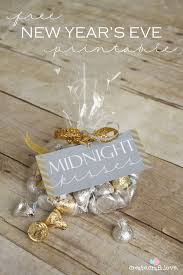 25 Diy Coolest Nye Ideas New Year Eve Projects Craftionary New Year S Eve Crafts New Years Eve Weddings New Years Eve Decorations