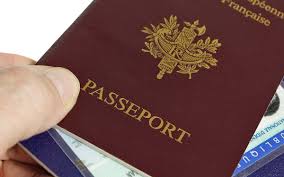 Votre ancienne carte nationale d'identité (et votre passeport, original + photocopie de la page relative à l'identité, si votre carte est périmée depuis plus de 5 ans) la carte vous sera rendue mais vous devrez impérativement nous la restituer lors du retrait de la nouvelle. Cartes Nationales D Identite Et Passeports Mairie Du 16áµ‰