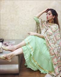 Summer Wedding Outfits Image By Vandana Chandra On Special Look Indian Dresses Indian Outfits