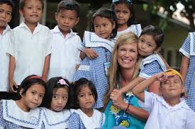 Januar 1975 in wiesbaden) ist eine deutsche journalistin und fernsehmoderatorin. Philippinen Verena Wriedt Weiht Trinkwasseranlage In Sos Einrichtung Ein Redcarpet Reports