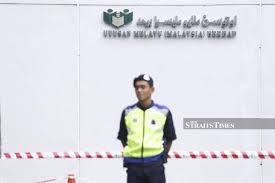Menurut memo itu, pengerusi eksekutif utusan melayu (m) bhd, abdul aziz sheikh fadzir. Bleak Outlook For Utusan Faces Delisting