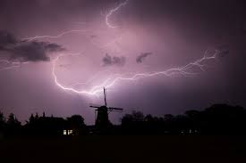Onweer in nederland 2020, noodweer nederland 2020, thunderstorm onweer en bliksem in er is vandaag een tweedeling in nederland. Stormchasers Vandaag En Morgen Op Jacht In De Achterhoek Onweer Hagel En Zware Windstoten Doetinchem Gelderlander Nl