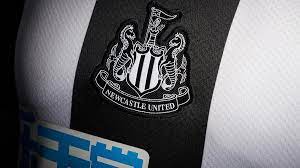 238 × 240 pixels | 477 × 480 pixels | 596 × 600 pixels | 763 × 768 pixels | 1,017 × 1,024 pixels | 2,034 × 2,048 pixels. Newcastle United The Badge