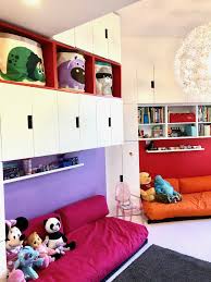 Vi mostriamo diversi progetti per camerette da sogno per ragazze caratterizzate da un design moderno e frizzante che vi conquisterà al primo sguardo. Una Camera Per Tre Come Ho Organizzato La Cameretta Per Tre Bambini Easymomswissmade