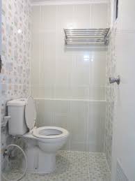 Jadi, jika anda memiliki ruangan panjang 18 'x 12' x 1,5 = 324 watt, itulah berapa banyak watt yang dibutuhkan untuk menerangi ruangan yang cukup. Desain Kamar Mandi Ukuran 1 5 X 3 Cek Bahan Bangunan