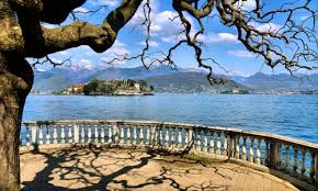 Senza dubbio questa è una delle zone più spettacolari del lago maggiore, a partire dal bellissimo lungolago della città di stresa, impreziosito da giardini fioriti, per arrivare fino all'arcipelago delle isole borromee, uno dei tesori più preziosi d'italia. Stresa And Lake Maggiore Italy Images