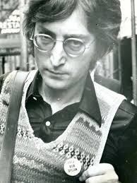 John Lennon would be 85 today. Here he is wearing a “Free Bob Dylan” badge,  associated with AJ Weberman's “Dylan Liberation Front” founded in 1969,  which had the goal to “save Bob
