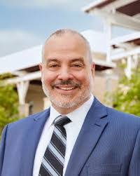 Ellen Janik's Instagram, Twitter & Facebook