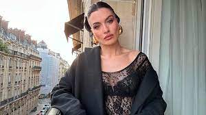 Madame de Rosa se defiende tras ser machacada por su look de 1.200 euros  para pasear por La India