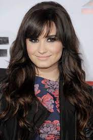 All Of Demi Lovato S Best Hair Moments From Bangs To Beach Waves And Every Dye Job In Between Demi Lovato Hair Cool Hairstyles Hair