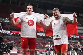 Partnerka, którą, jak czytałam w książce, zdobywał pan wrzucając do bagażnika. Gep8gq3jsmd7ym