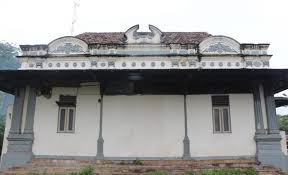 Gedung juang tambun, adalah sebuah situs sejarah yang terletak di kecamatan tambun selatan, kabupaten bekasi. Obyek Wisata Gedung Juang Di Bekasi