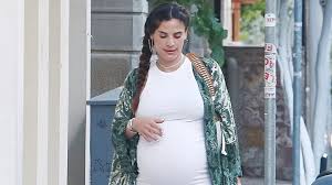 Σε πελάγη ευτυχίας ο πετρούνιας. H Xristina Mpompa Pozarei Me Mpikini Enan Mhna Prin Gennhsei Celebrities Eidhseis Yupiii Gr