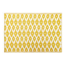 See more ideas about outdoor rugs, rugs, outdoor. Yellow Outdoor Rug With White Graphic Print 140x200 Dhatu Maisons Du Monde Tapis Exterieur Tapis Jaune Motifs Graphiques