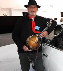 Through the rounded, organic shapes paired with deep, saturated hues, picasso successfully conveys his admiration and appreciation of contemporary developments in surrealist painting; Guitare Et Mandoline Home Facebook