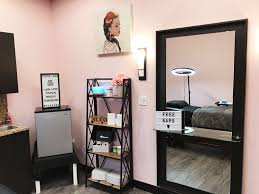 Pin By Monique Dos Santos Machado On Cocoa Lash Esthetician Room Decor Beauty Room Spa Room Decor