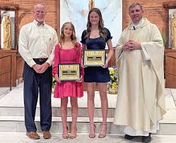 Serra Club recognizes Youth Service Award recipients -